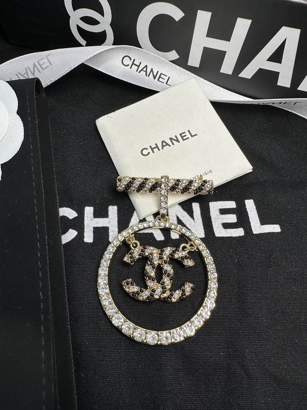 Chanel Brooch 12yxx241 (3)