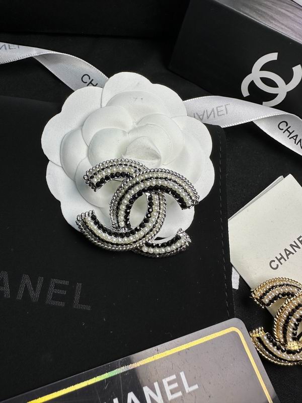 Chanel Brooch 12yxx243 (2)