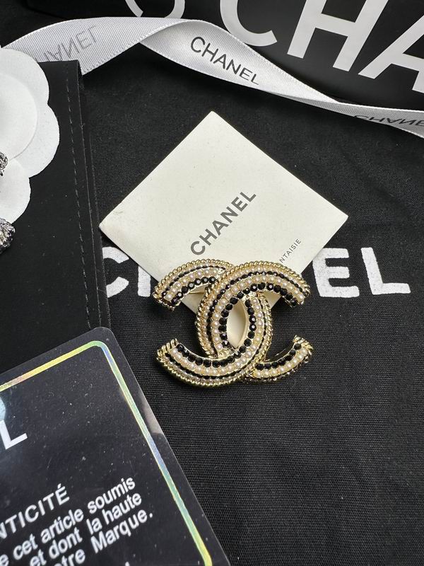Chanel Brooch 12yxx243 (3)