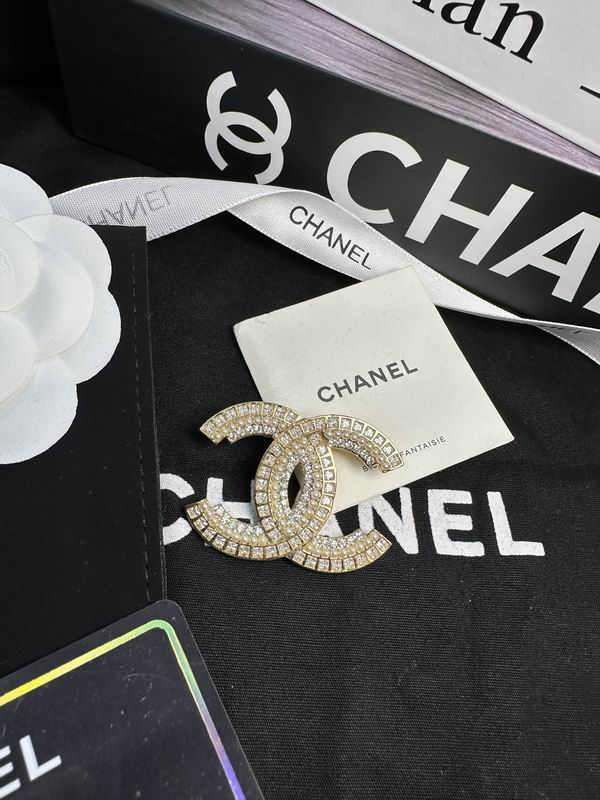 Chanel Brooch 12yxx244 (3)