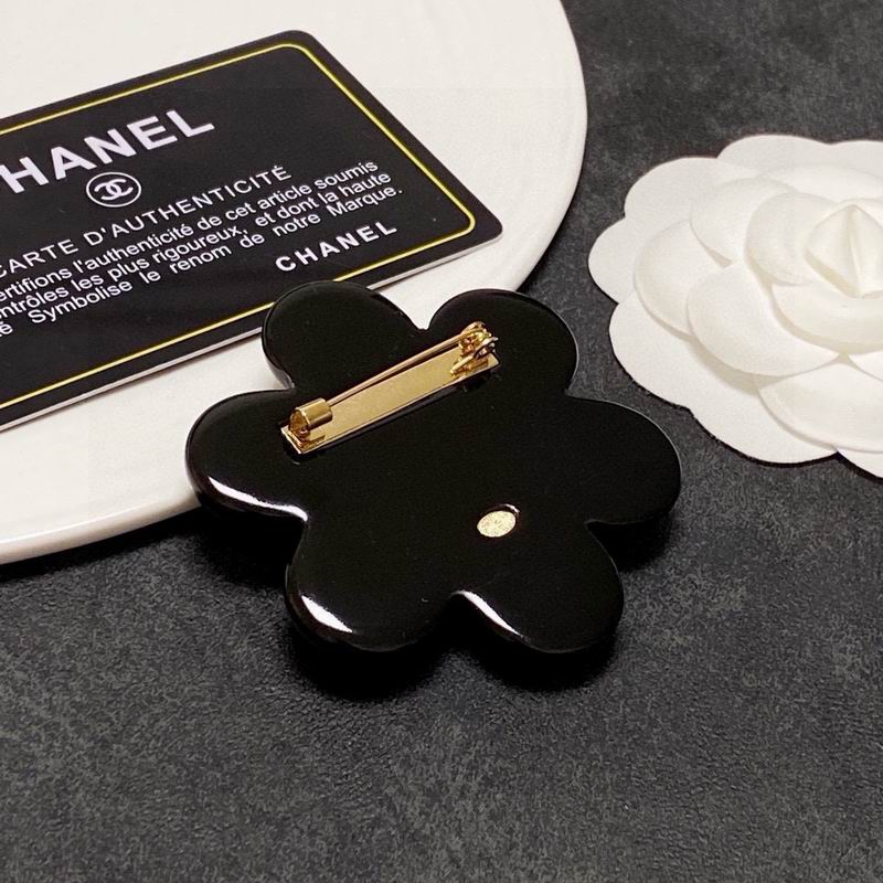 Chanel Brooch 12yxx245 (10)