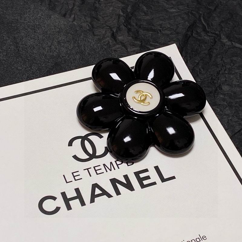 Chanel Brooch 12yxx245 (11)