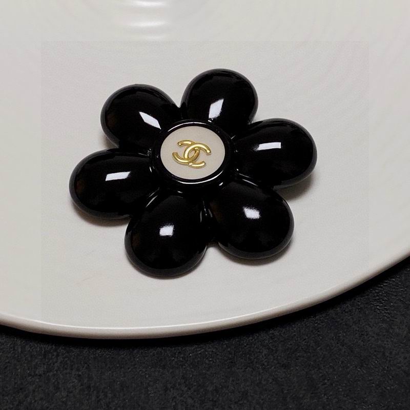 Chanel Brooch 12yxx245 (7)