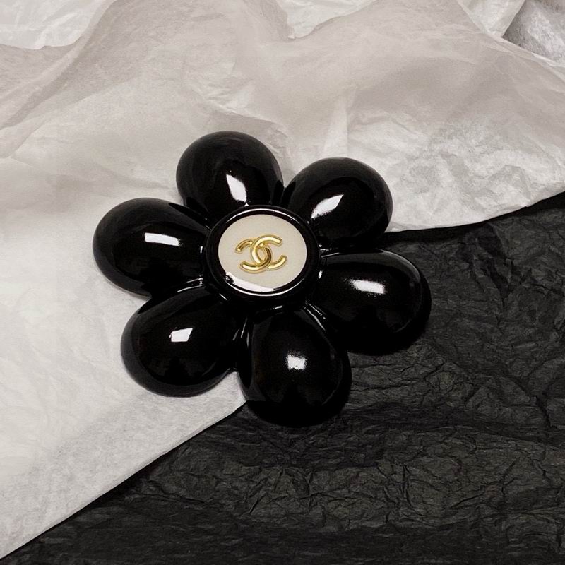 Chanel Brooch 12yxx245 (9)