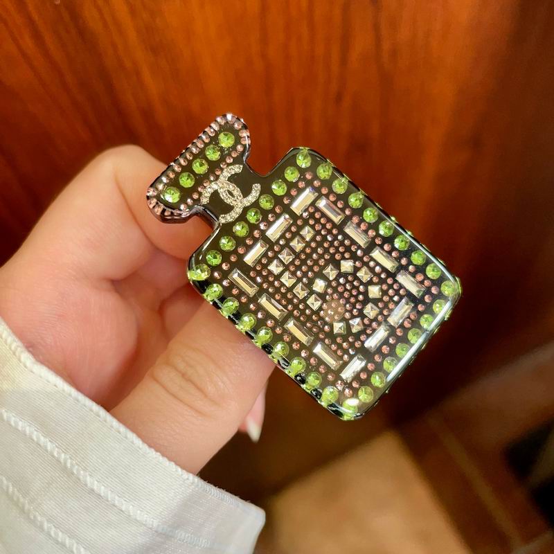 Chanel Brooch 12yxx247 (1)