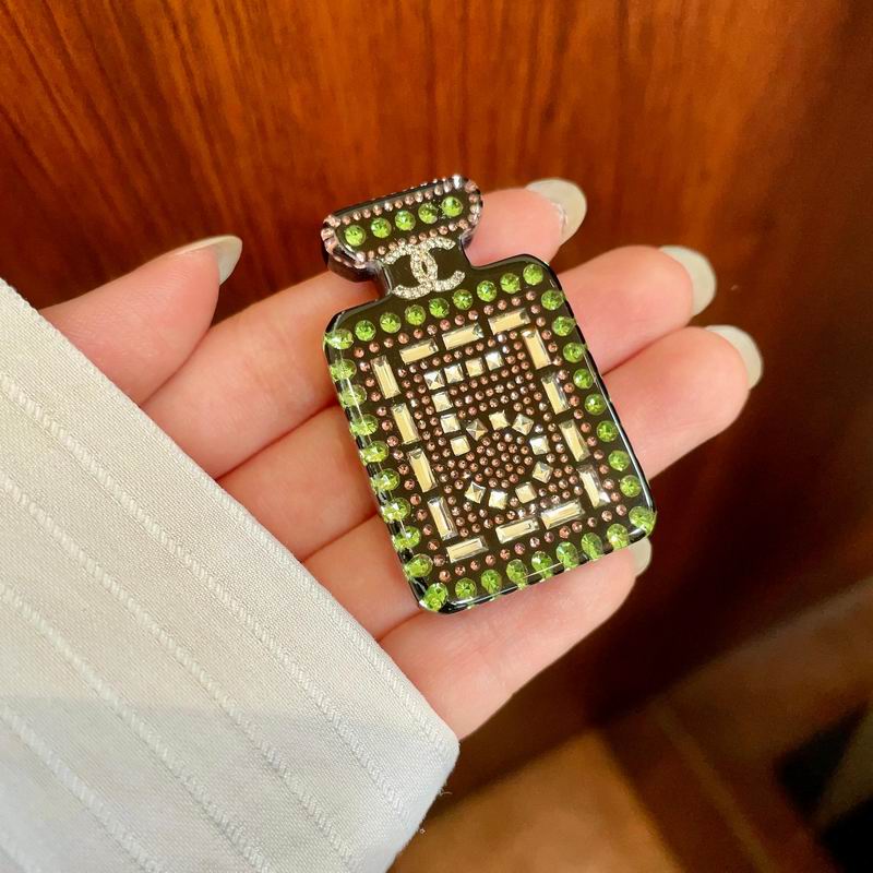 Chanel Brooch 12yxx247 (2)