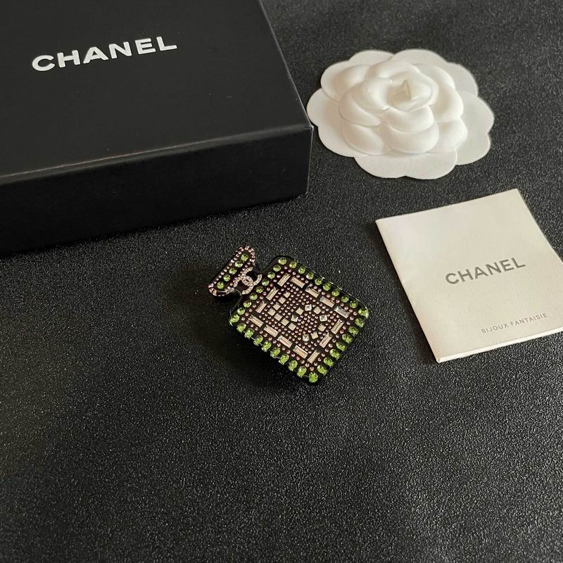 Chanel Brooch 12yxx247 (4)