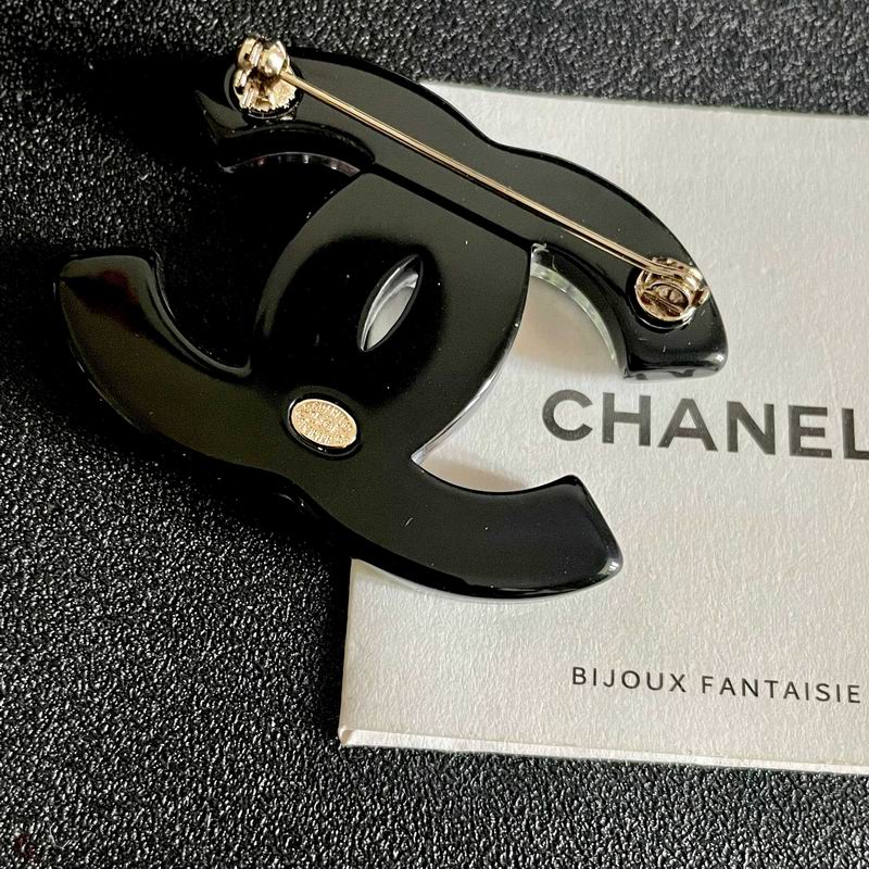 Chanel Brooch 12yxx248 (3)