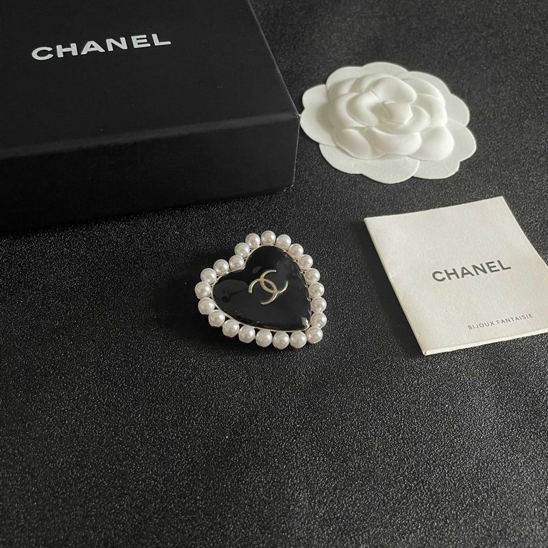 Chanel Brooch 12yxx250 (2)