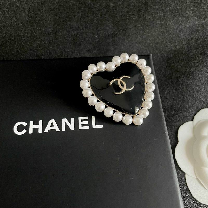 Chanel Brooch 12yxx250 (5)