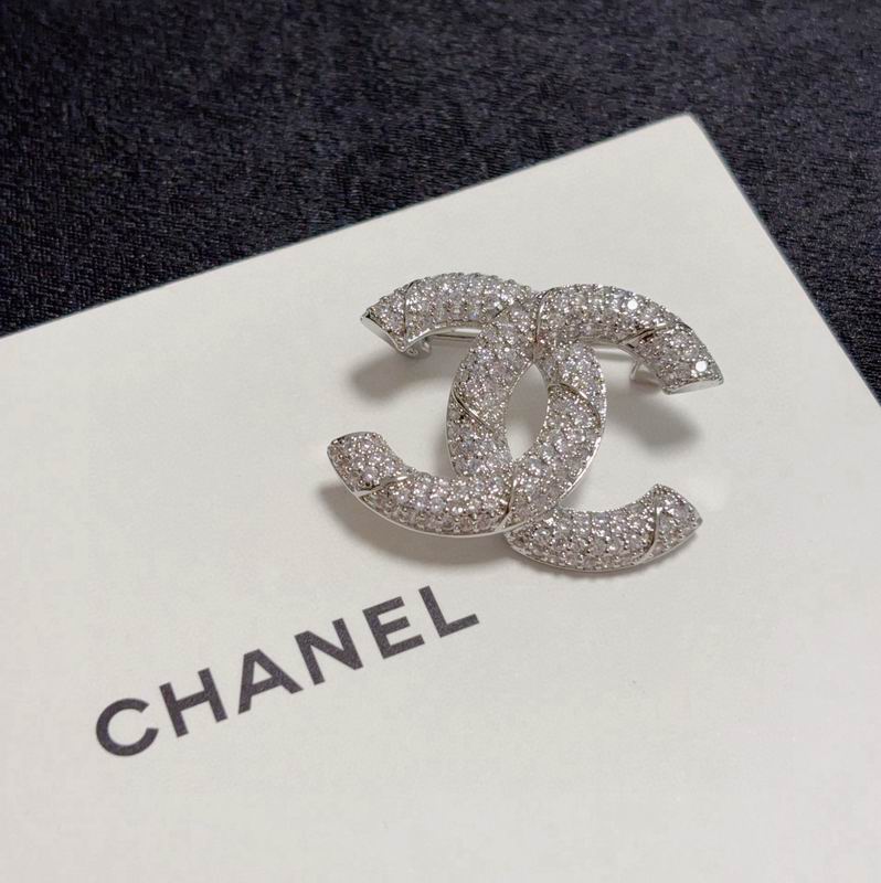 Chanel Brooch 12yxx251 (1)