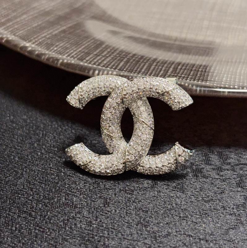 Chanel Brooch 12yxx251 (5)