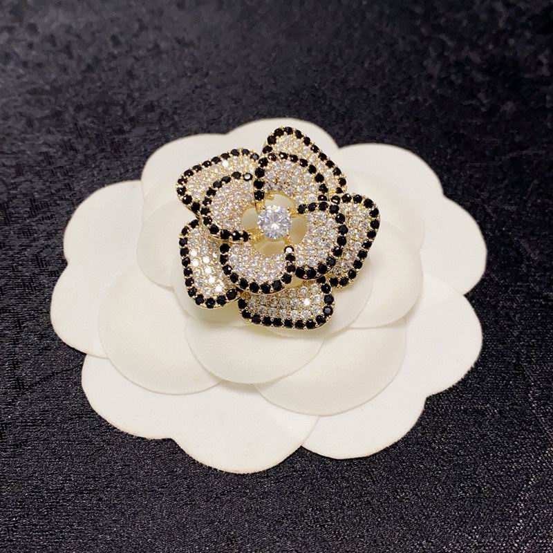 Chanel Brooch 12yxx252 (2)