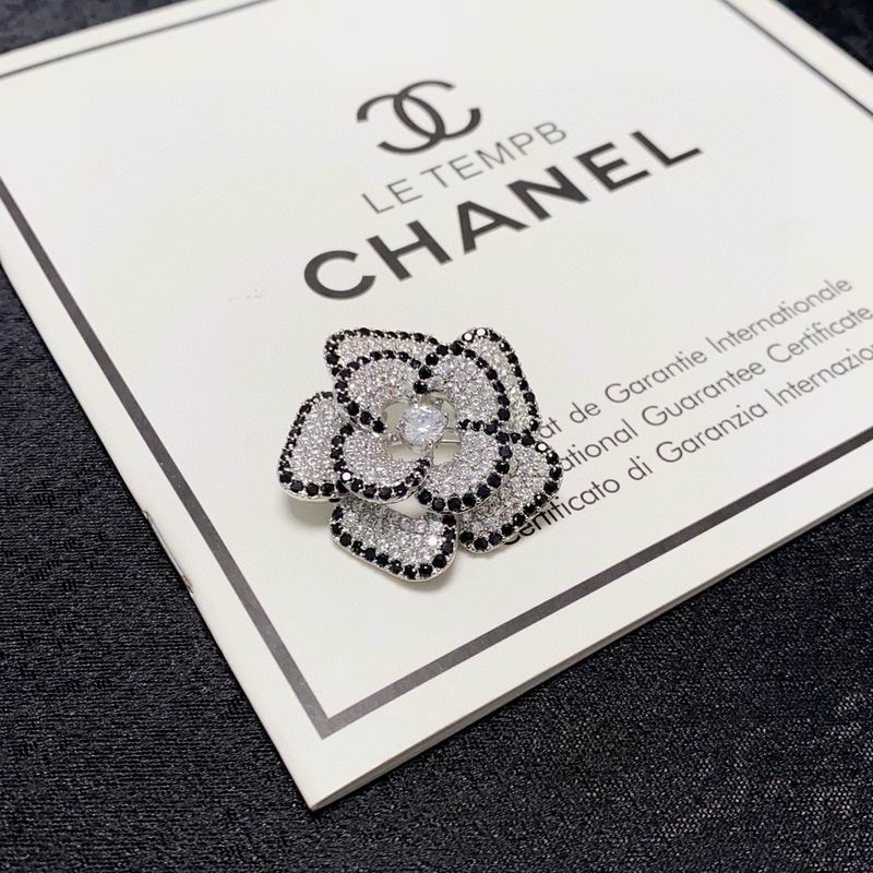 Chanel Brooch 12yxx252 (3)