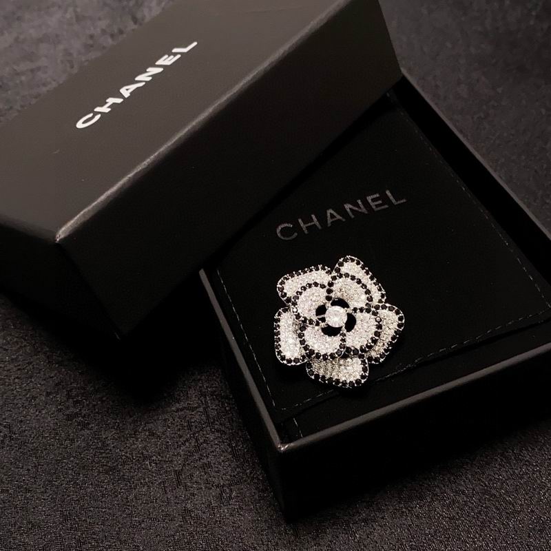 Chanel Brooch 12yxx252 (4)