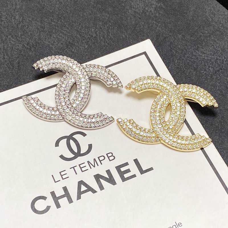 Chanel Brooch 12yxx255 (1)