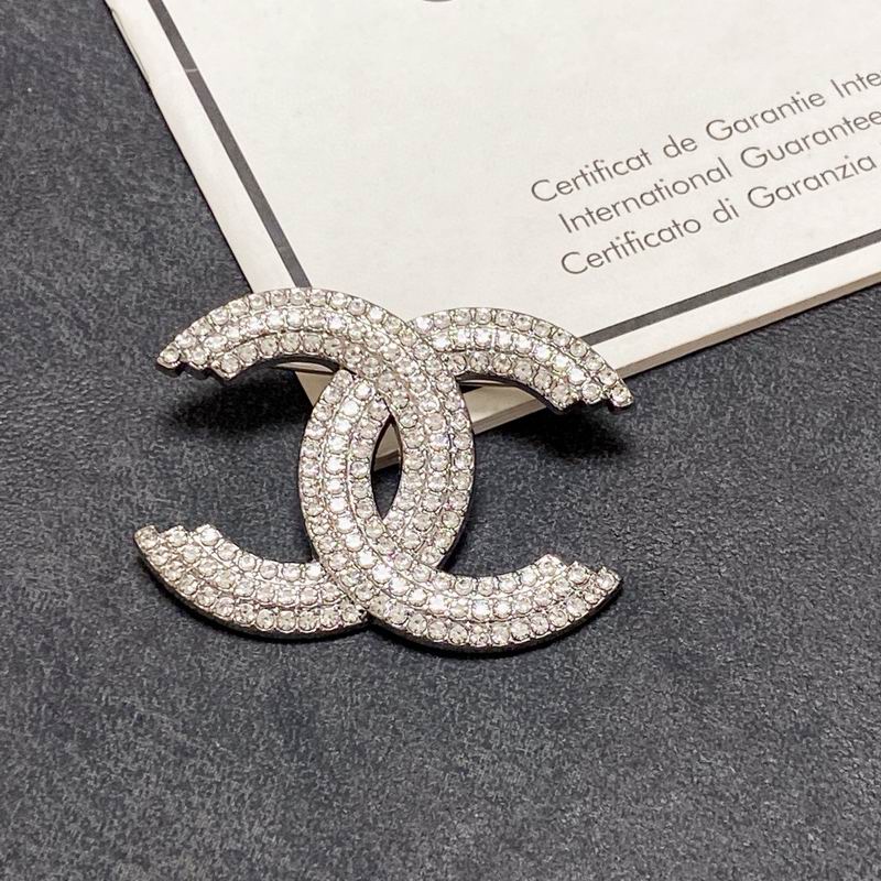 Chanel Brooch 12yxx255 (2)