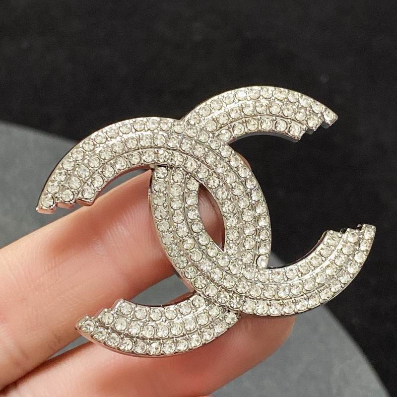 Chanel Brooch 12yxx255 (7)