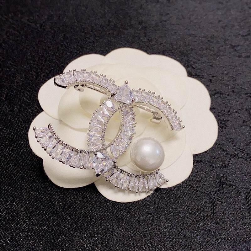 Chanel Brooch 12yxx256 (1)