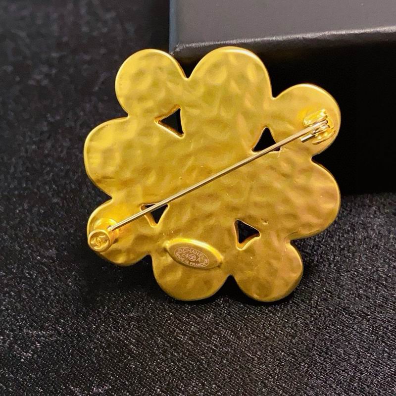 Chanel Brooch 12yxx257 (3)