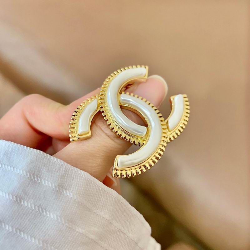 Chanel Brooch 12yxx259 (1)