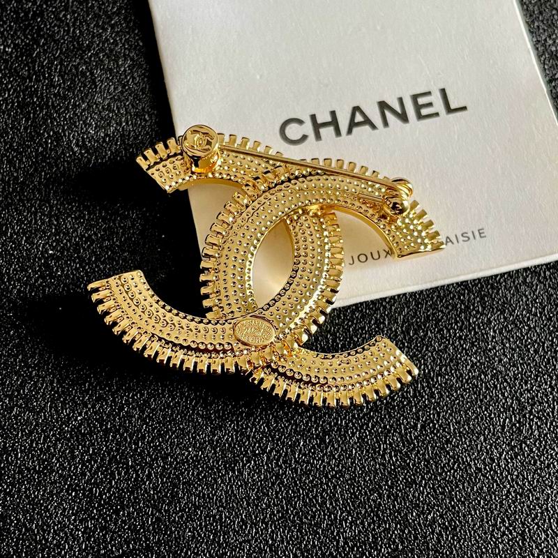 Chanel Brooch 12yxx259 (3)