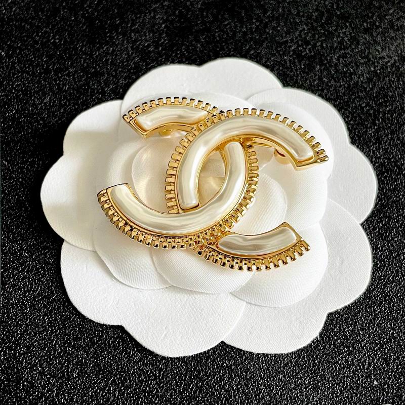 Chanel Brooch 12yxx259 (4)