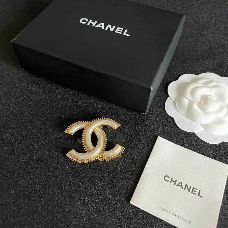 Chanel Brooch 12yxx259 (6)