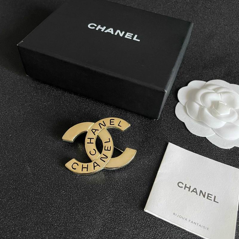Chanel Brooch 12yxx260 (1)