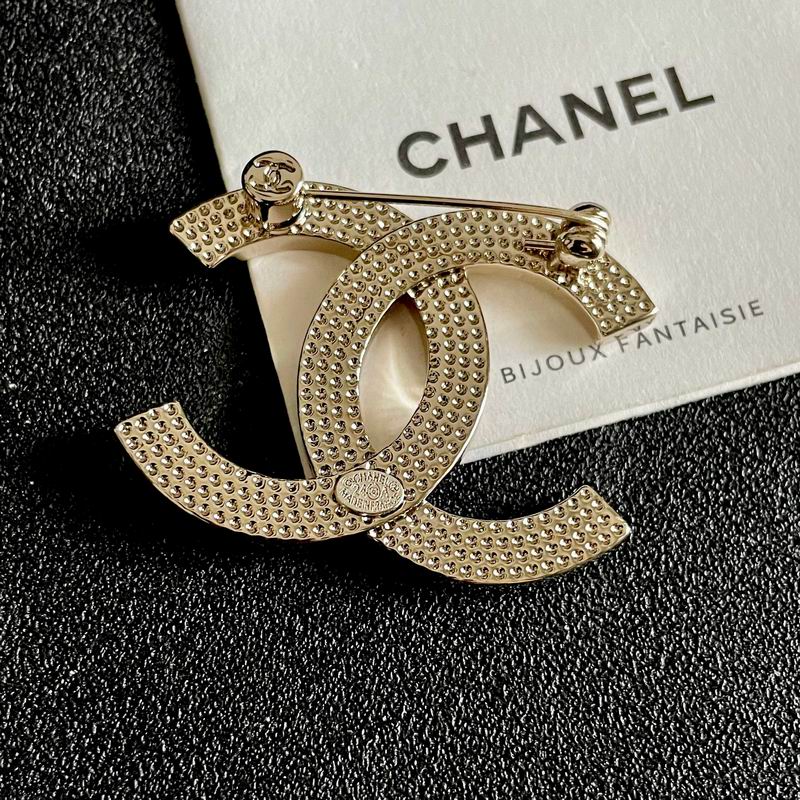 Chanel Brooch 12yxx261 (3)