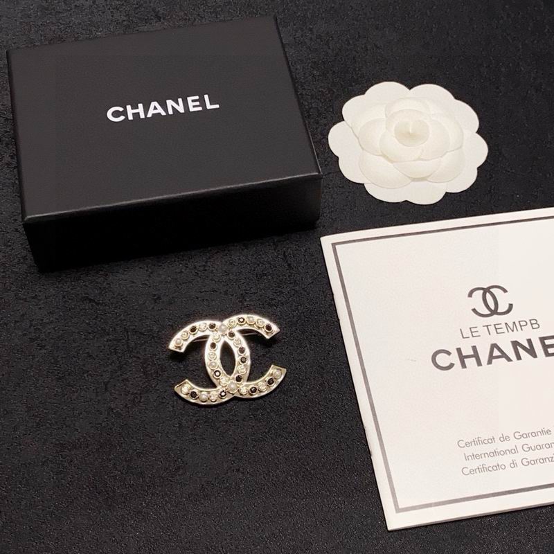 Chanel Brooch 12yxx262 (8)