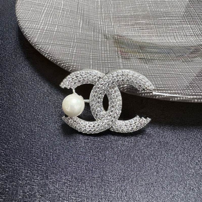 Chanel Brooch 12yxx265 (2)