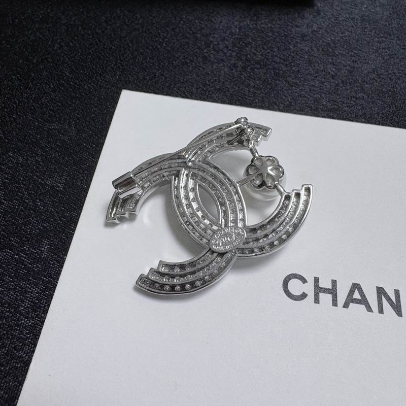 Chanel Brooch 12yxx265 (3)