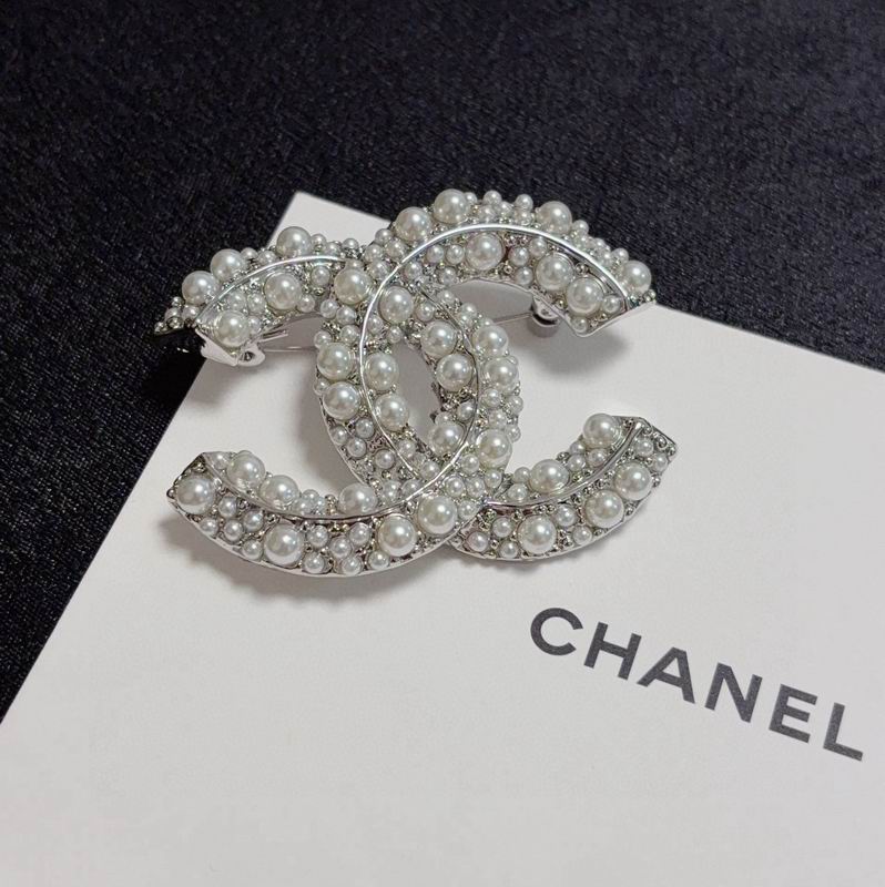 Chanel Brooch 12yxx266 (1)