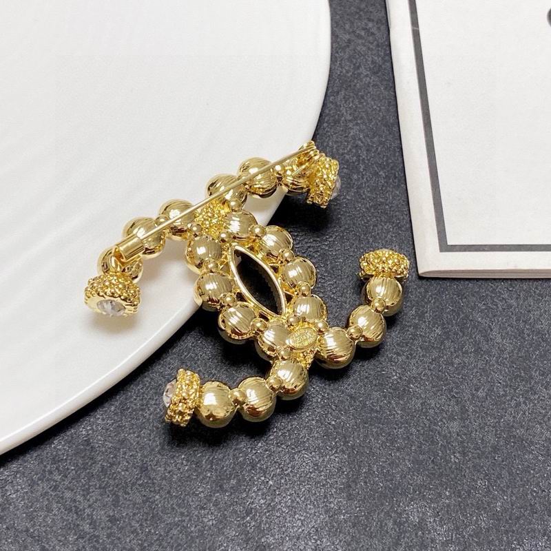 Chanel Brooch 12yxx267 (3)