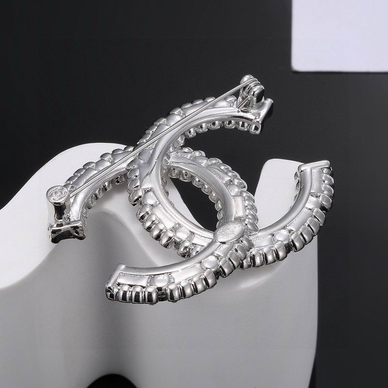 Chanel Brooch 12yxx269 (4)