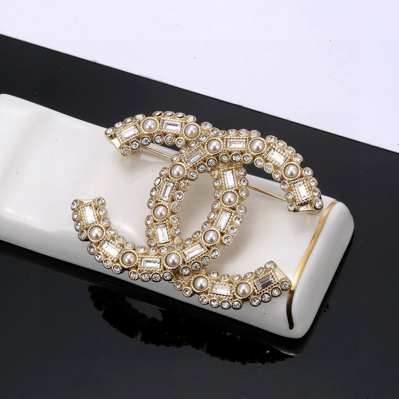 Chanel Brooch 12yxx269 (5)