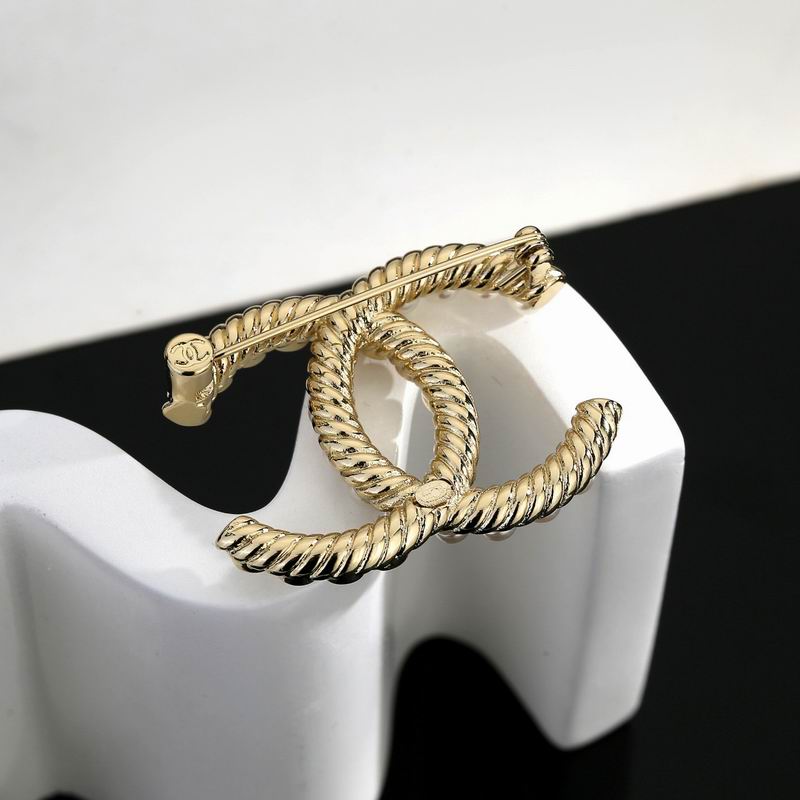 Chanel Brooch 12yxx270 (5)