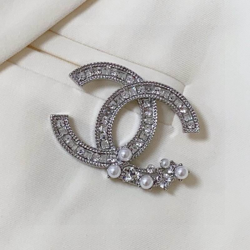 Chanel Brooch 12yxx271 (7)