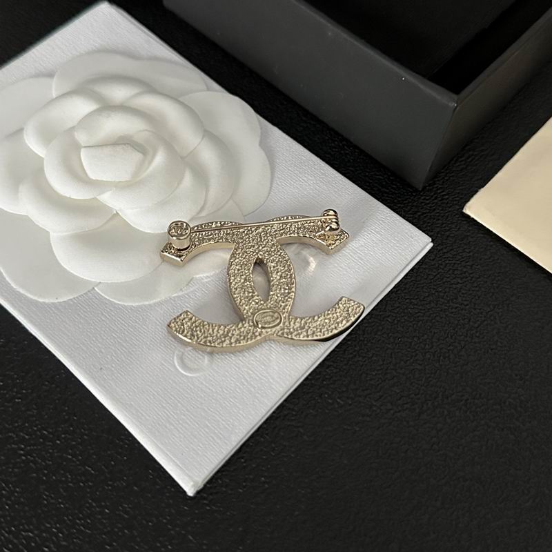 Chanel Brooch 12yxx272 (3)
