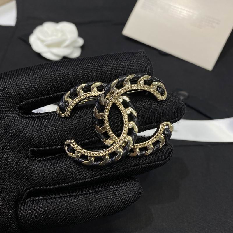 Chanel Brooch 12yxx273 (1)