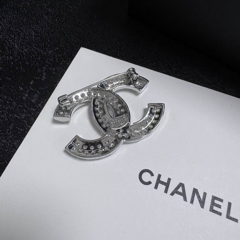 Chanel Brooch 12yxx274 (3)