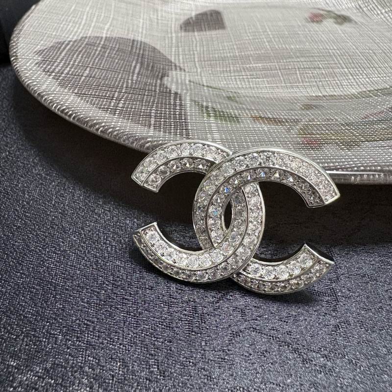 Chanel Brooch 12yxx274 (4)