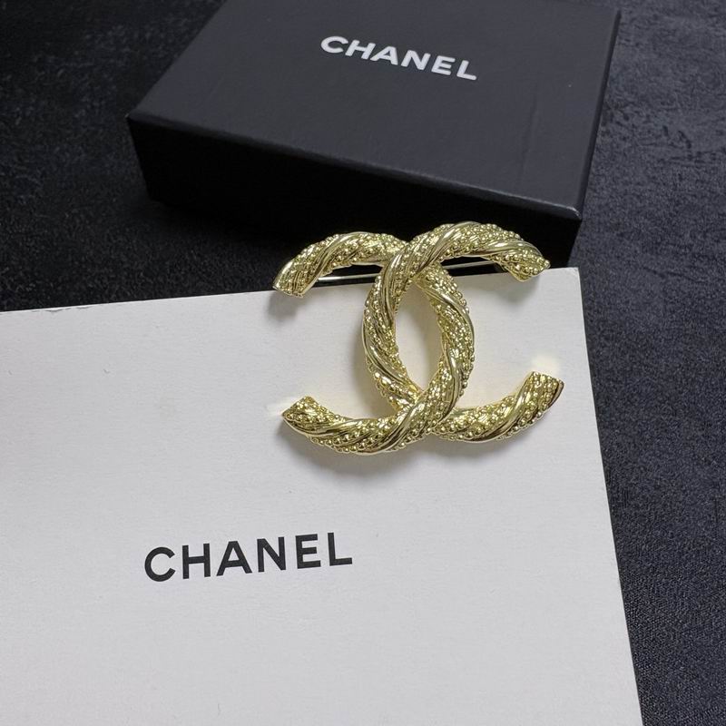 Chanel Brooch 12yxx275 (1)