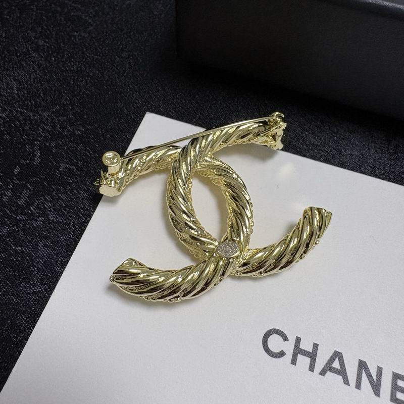 Chanel Brooch 12yxx275 (3)