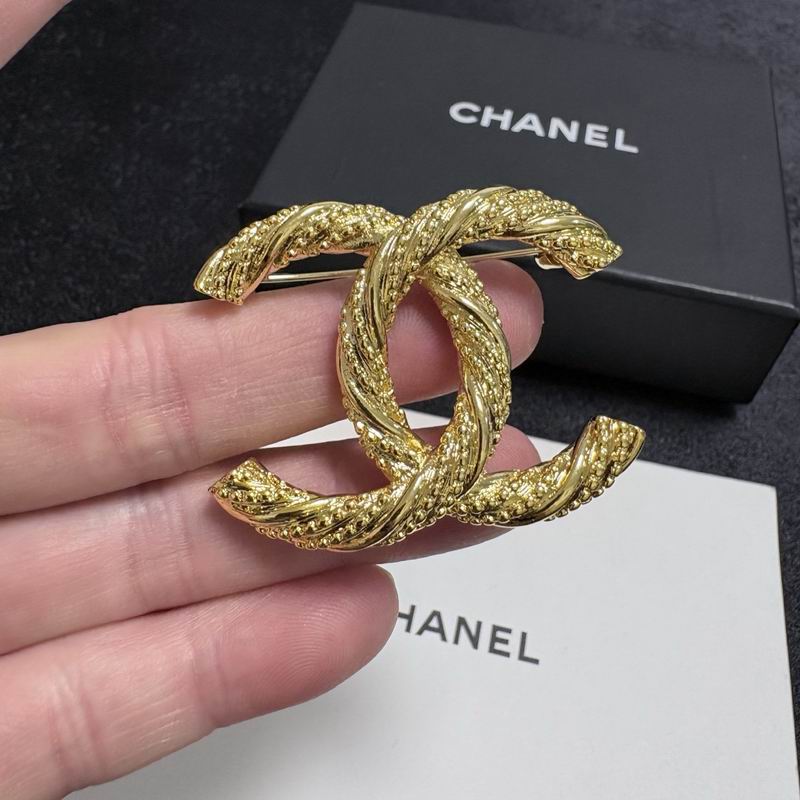 Chanel Brooch 12yxx275 (5)