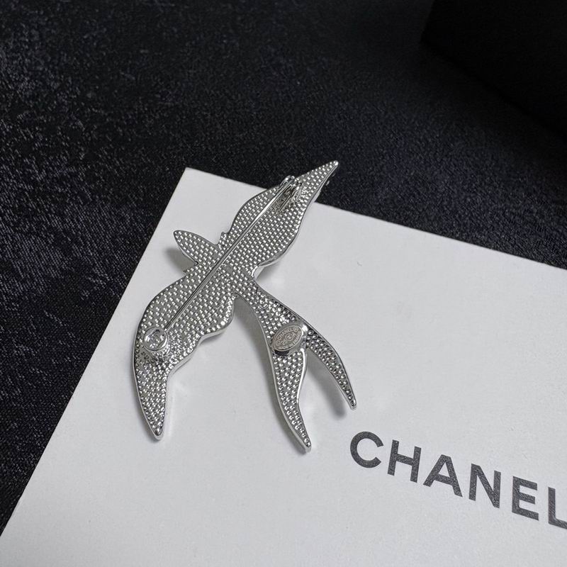 Chanel Brooch 12yxx276 (3)