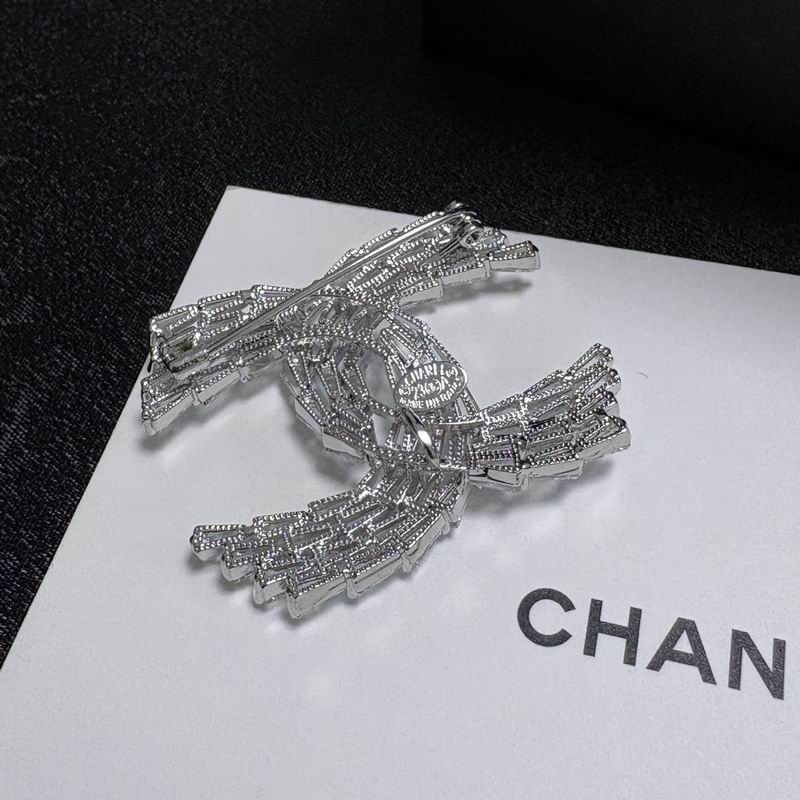 Chanel Brooch 12yxx277 (3)
