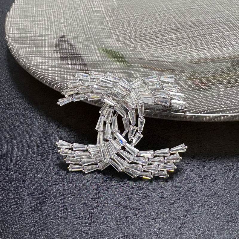 Chanel Brooch 12yxx277 (4)