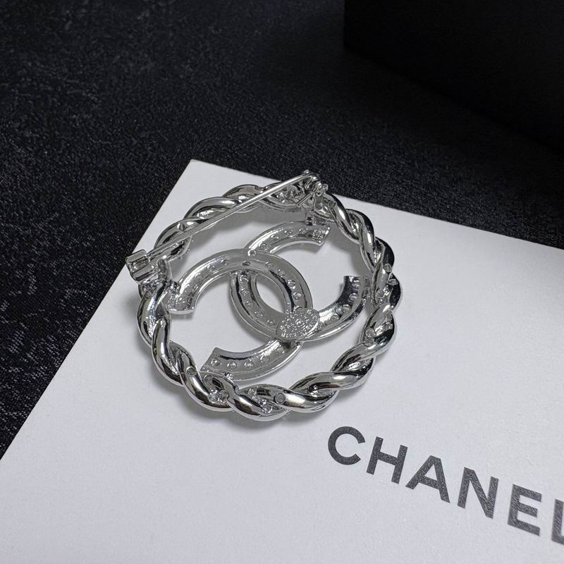 Chanel Brooch 12yxx278 (3)